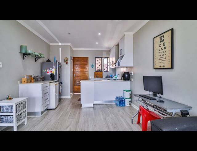 2 BEDROOM APARTMENT FOR SALE IN HAYFIELDS